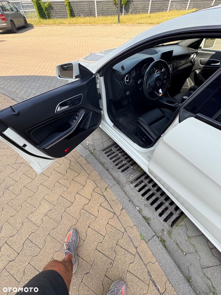 Mercedes-Benz CLA 250 4Matic 7G-DCT - 11