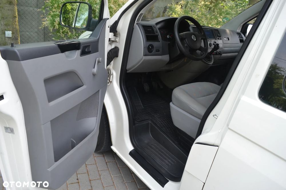 Volkswagen Transporter Caravelle Lang Comfortline - 9