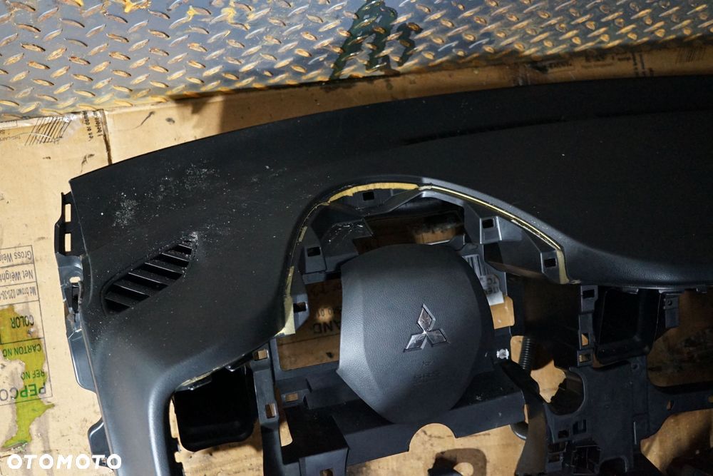 DESKA ROZDZIELCZA AIRBAG KONSOLA OUTLANDER III LIFT MITSUBISHI 2015-2018 - 11