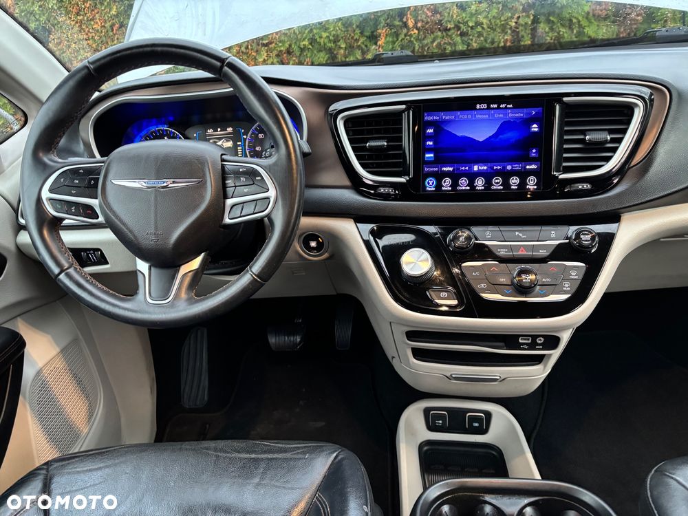 Chrysler Pacifica - 10