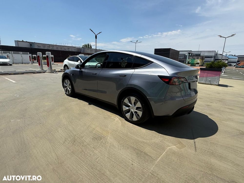 Tesla Model Y Long Range AWD - 7