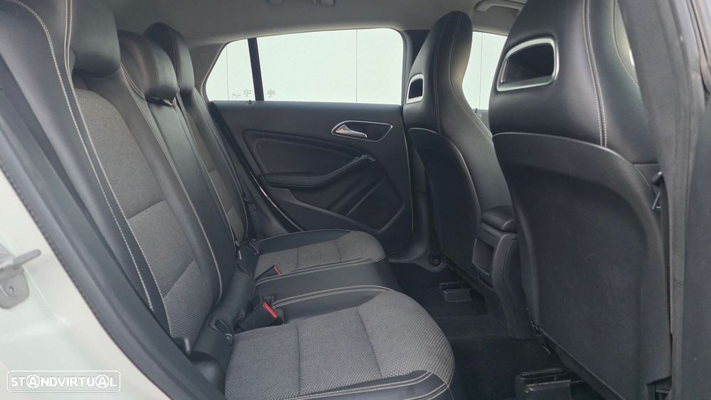 Mercedes-Benz CLA 180 d Shooting Brake - 16