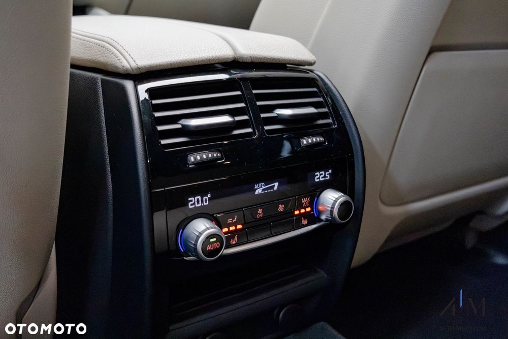 BMW Seria 5 540i xDrive - 27