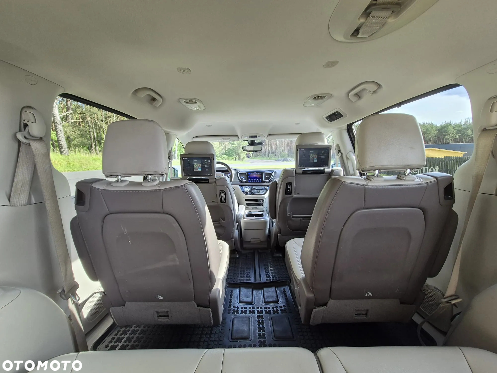 Chrysler Pacifica - 4