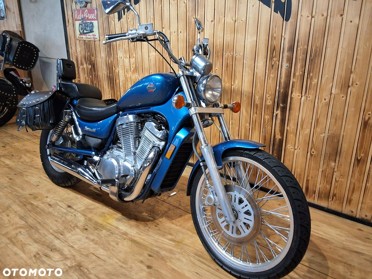 Suzuki Intruder - 2