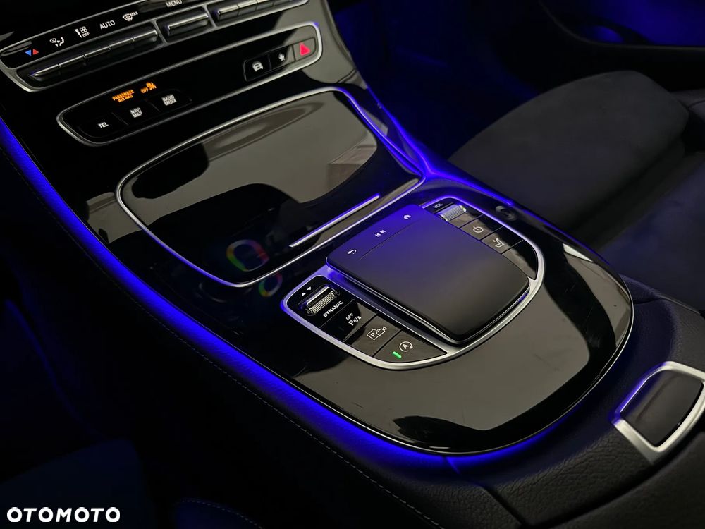 Mercedes-Benz Klasa E 220 d 4-Matic AMG/Avantgarde - 19