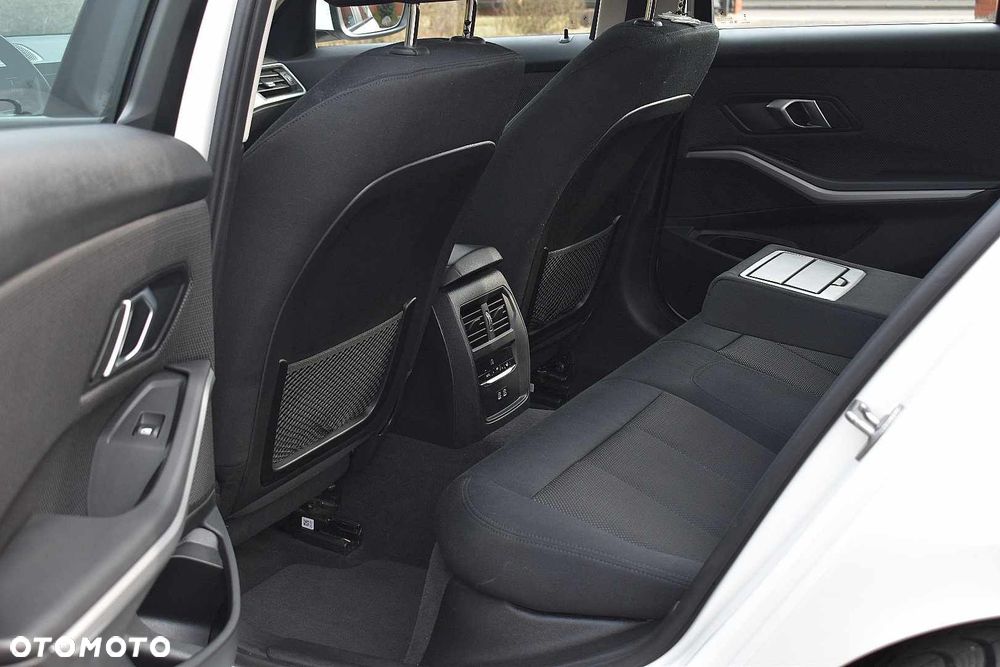 BMW Seria 3 318i Advantage - 16