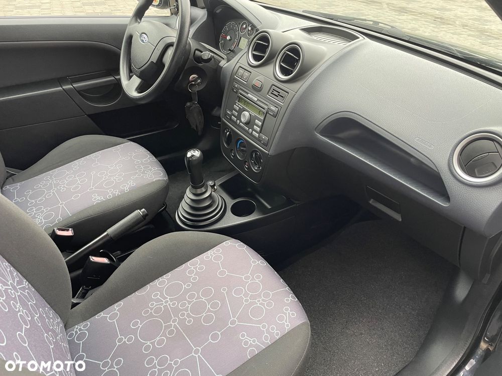 Ford Fiesta 1.3 Ambiente - 16