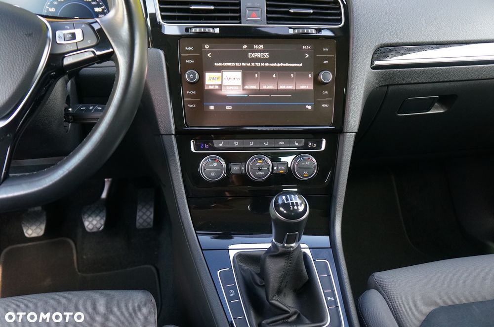 Volkswagen Golf 1.4 TSI BMT Highline - 28