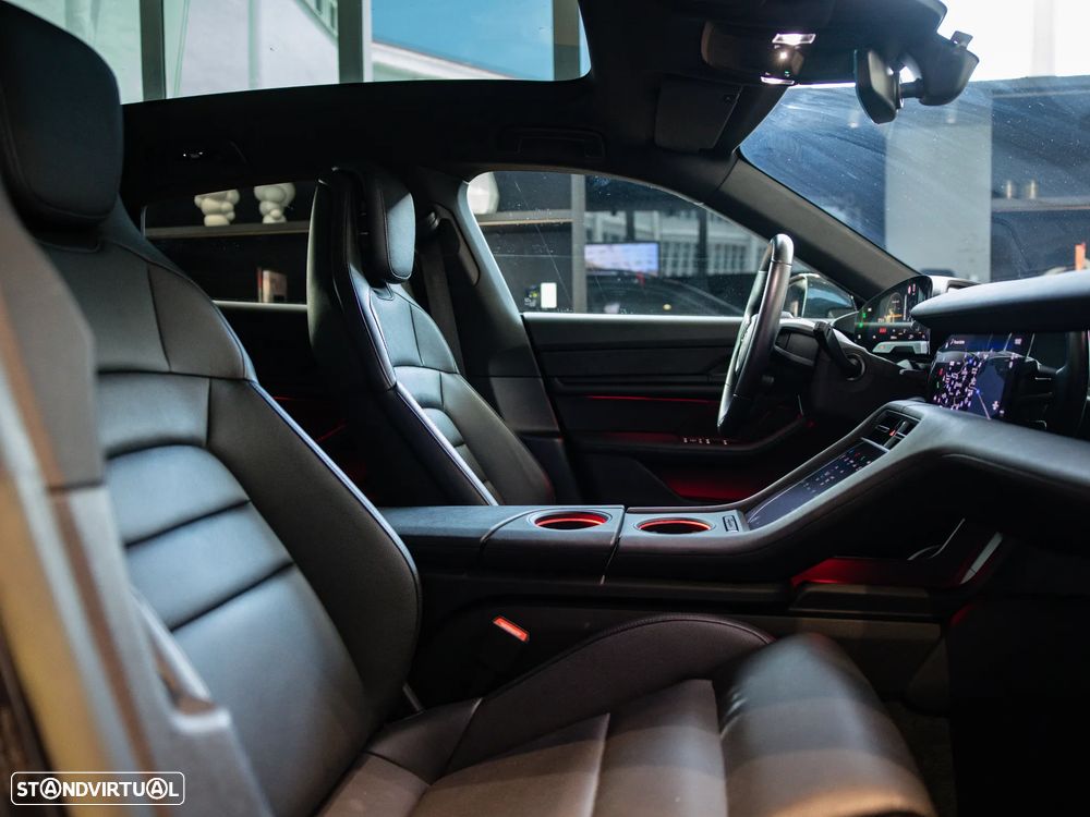 Porsche Taycan Sport Turismo - 42