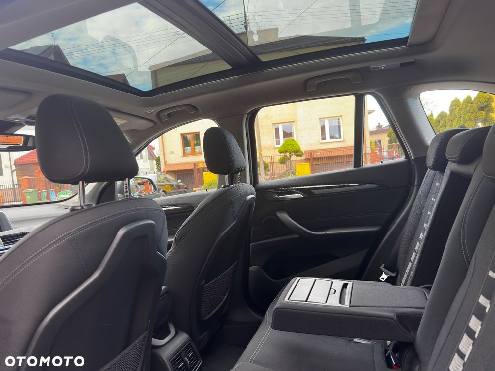 BMW X1 xDrive20i Sport Line - 24