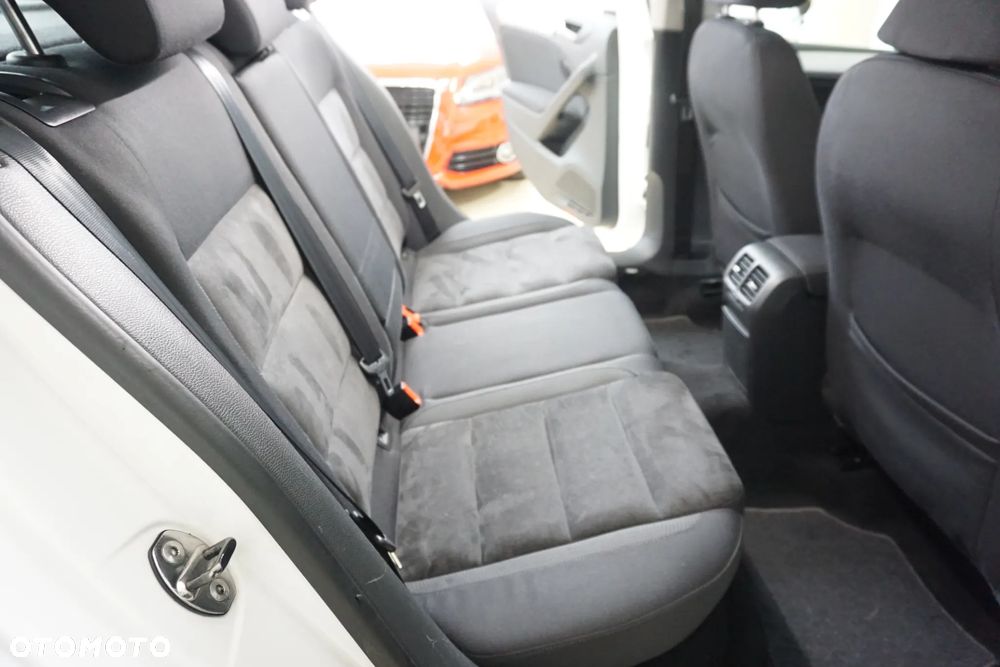 Volkswagen Golf 1.6 Highline - 24