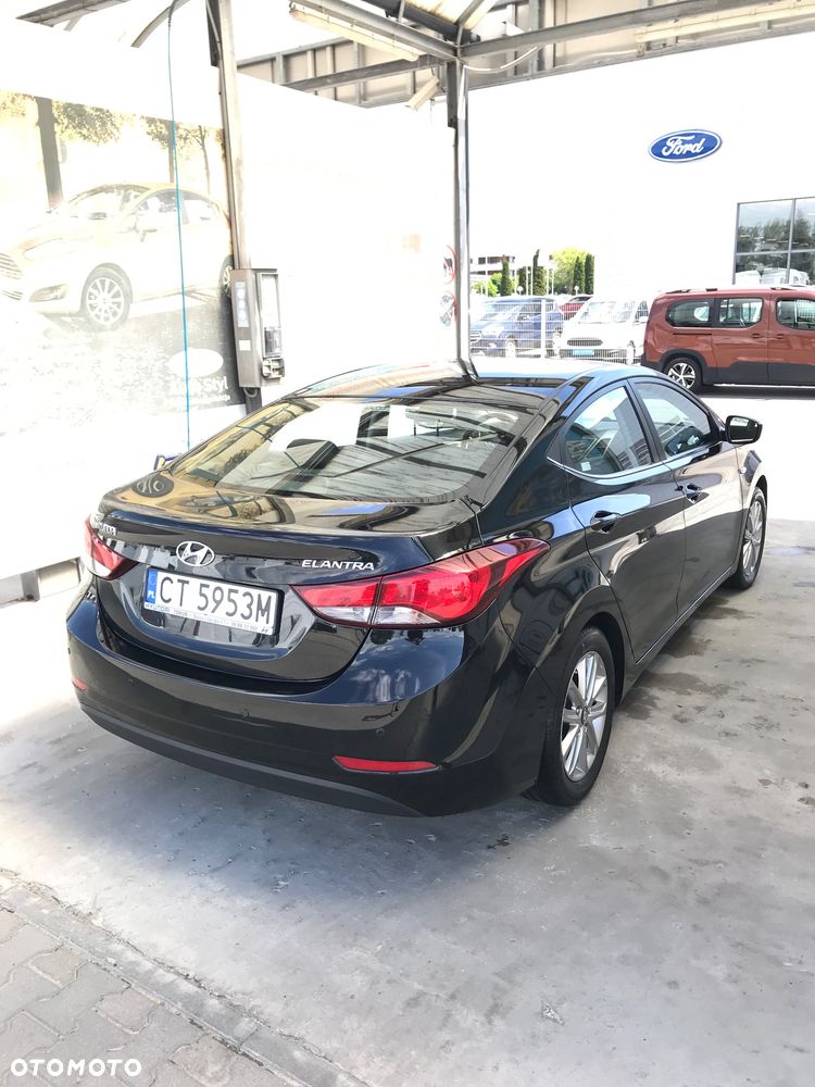 Hyundai Elantra 1.6 Classic + - 11