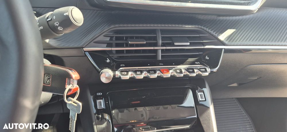 Peugeot 208 1.2 L PureTech STT EAT8 Active Pack - 9