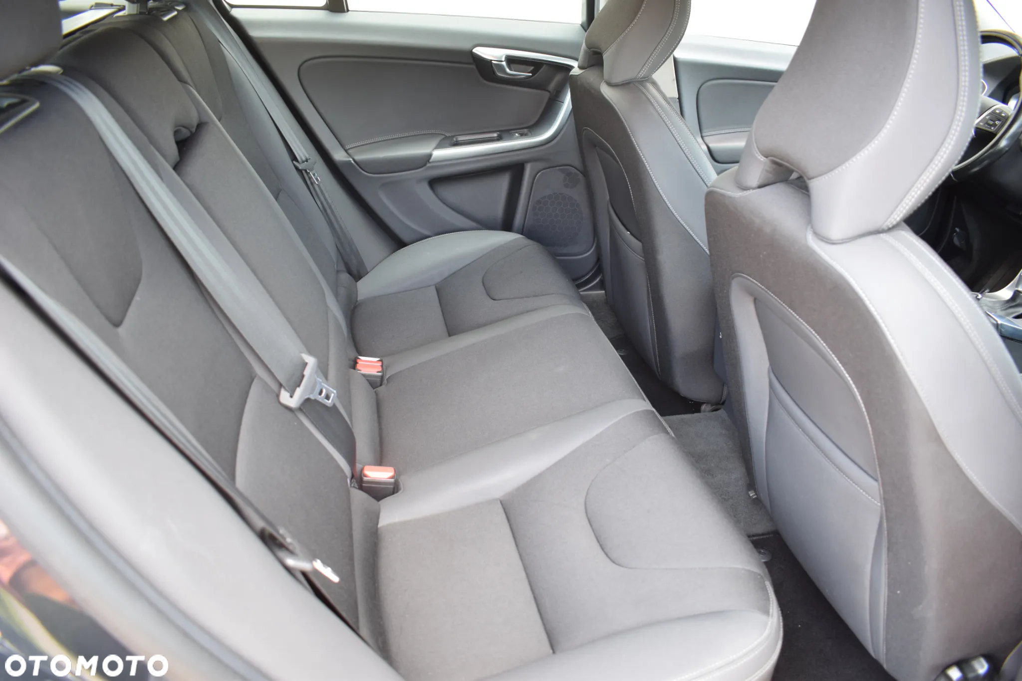 Volvo V60 D4 Drive-E Momentum - 6