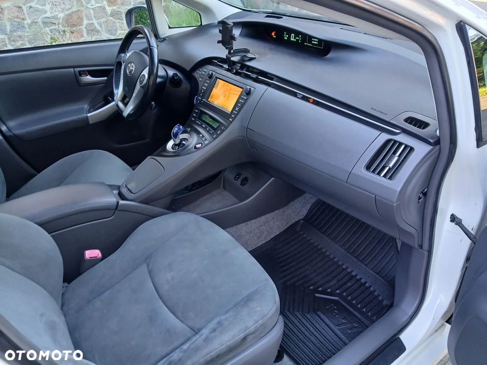 Toyota Prius (Hybrid) Executive - 19