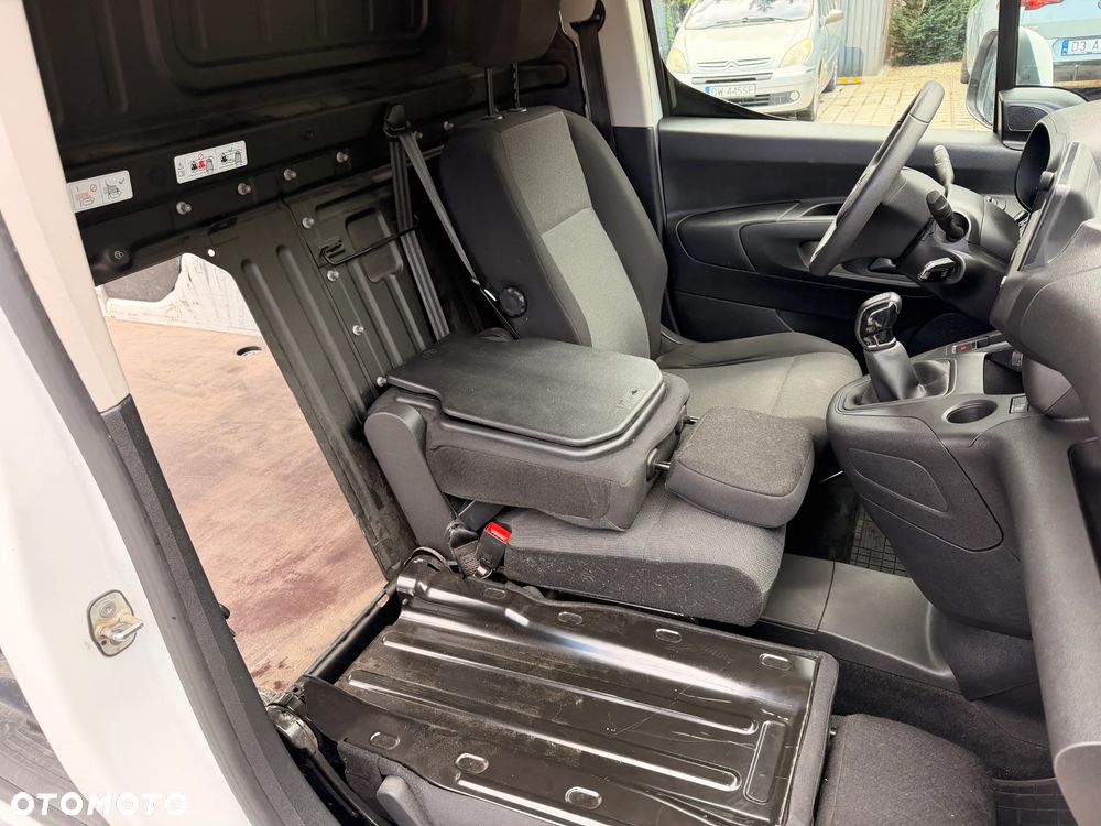 Opel COMBO - 23