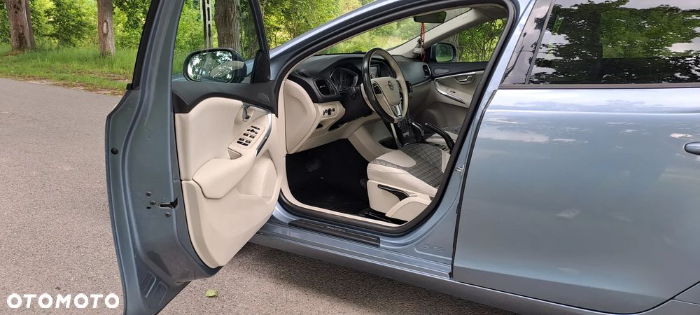 Volvo V40 T3 Geartronic Momentum - 22