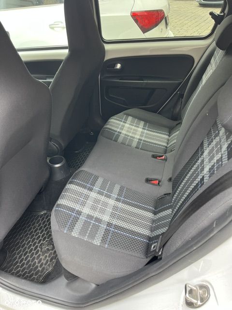 Volkswagen up! street - 14