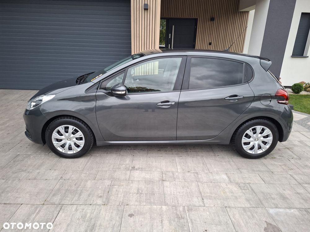 Peugeot 208 2017 photo 2