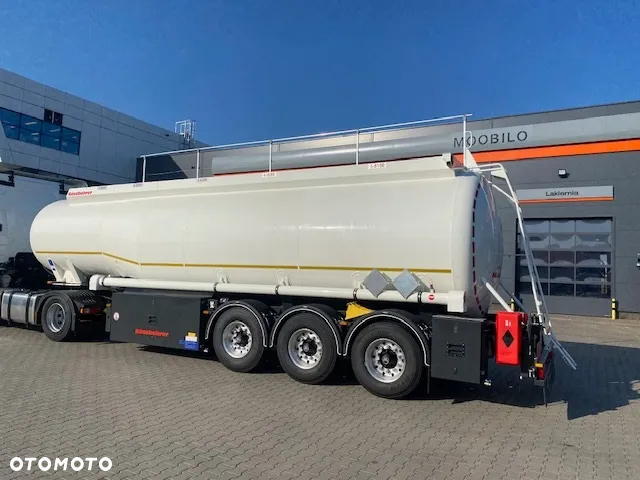 Kassbohrer STB 39/5 cysterna do przewozu paliw Kässbohrer - 2