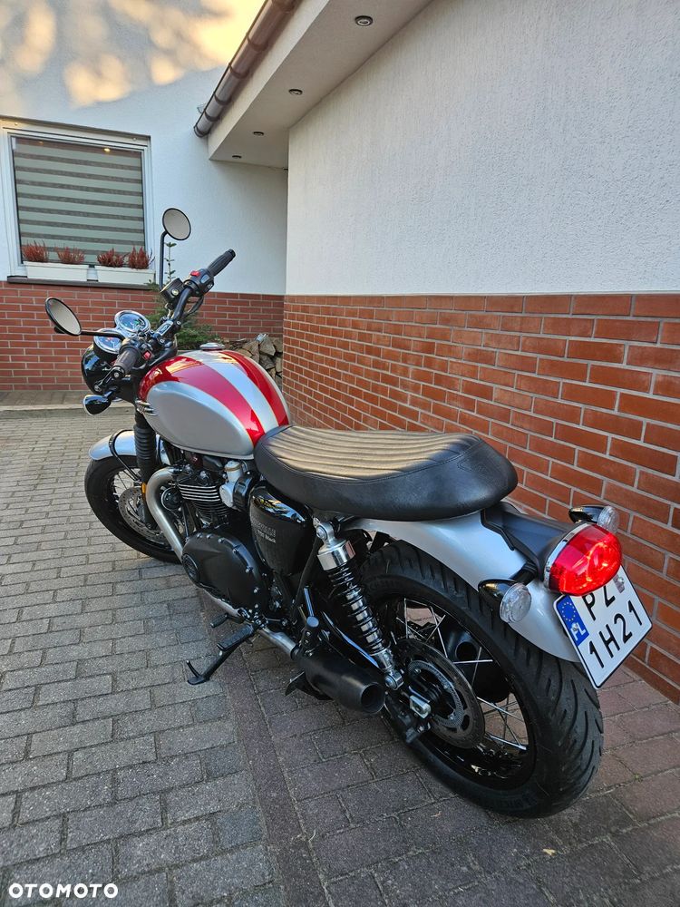 Triumph Bonneville - 3