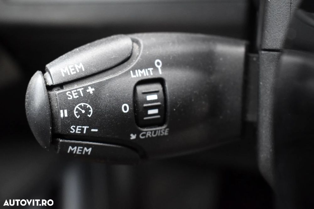 Peugeot 3008 1.6 PureTech S&S EAT8 GT Pack - 29