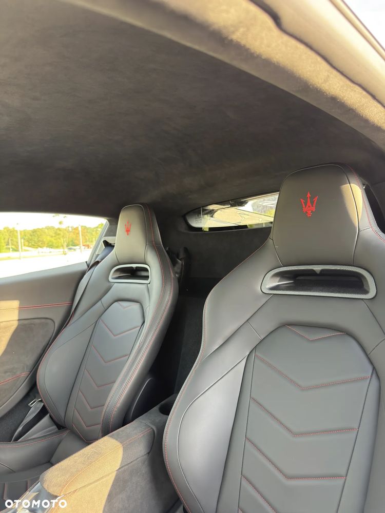 Maserati MC20 DCT - 12