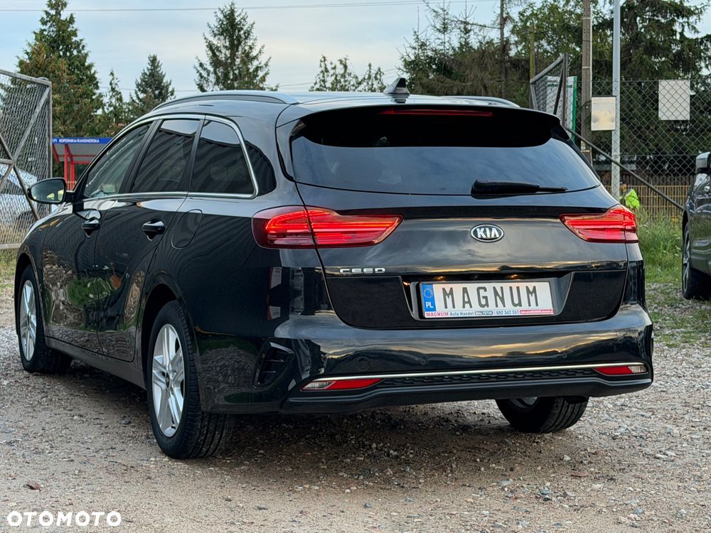Kia Ceed 1.6 CRDi 136 ISG Dream-Team Edition - 37