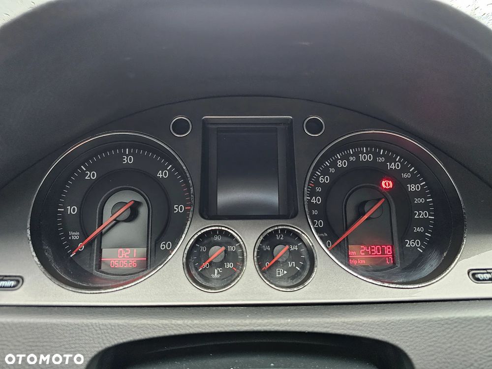 Volkswagen Passat 1.9 TDI DPF Sportline - 19