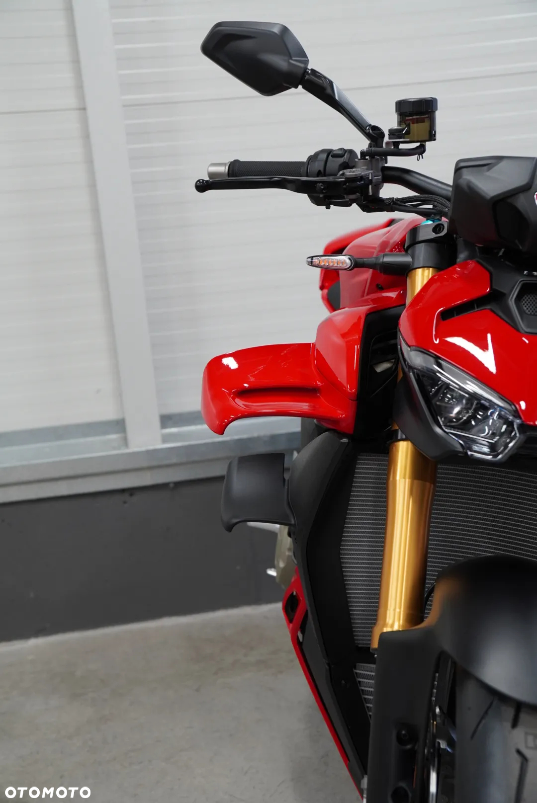 Ducati Streetfighter V4 - 4