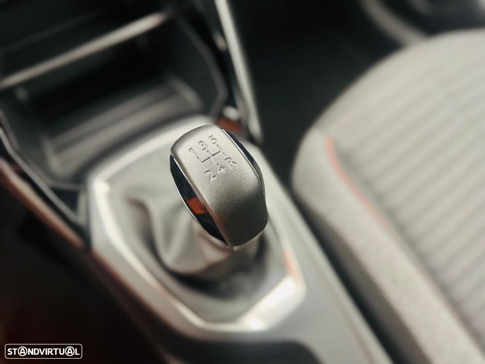 Peugeot 208 1.2 PureTech SE Style - 29