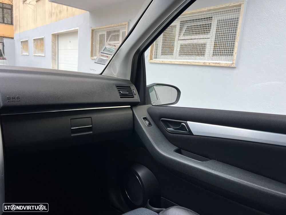 Mercedes-Benz B 200 CDI - 43