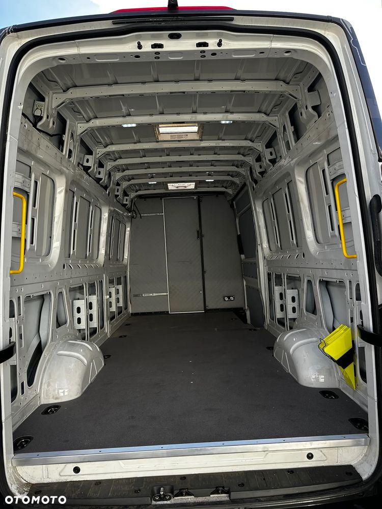 Volkswagen Crafter - 11