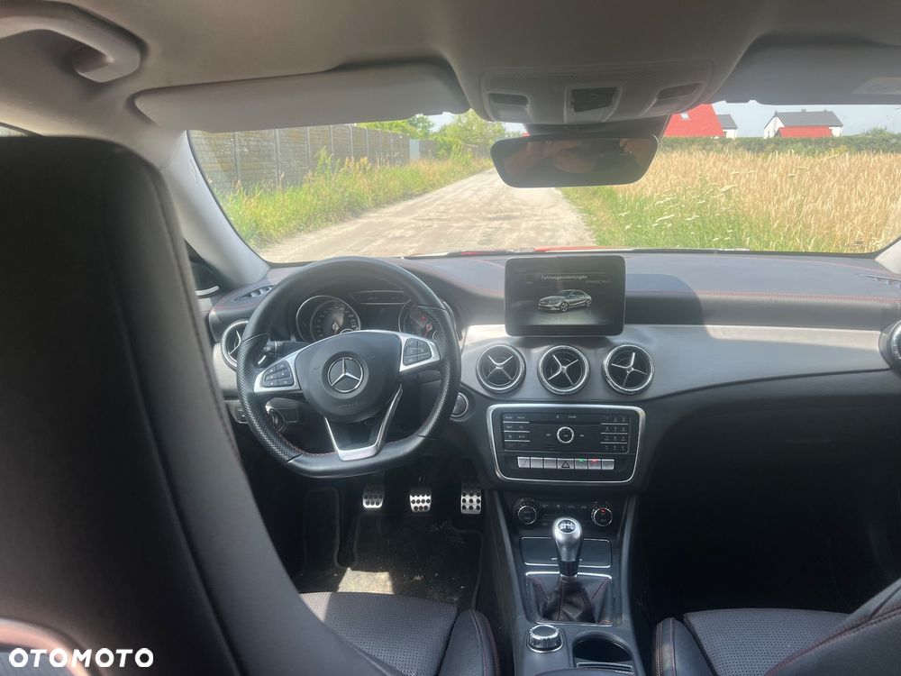 Mercedes-Benz CLA 200 7G-DCT UrbanStyle Edition - 19