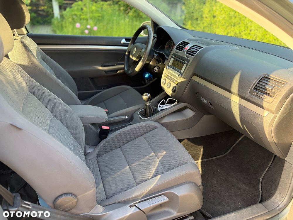 Volkswagen Golf 1.6 FSI Comfortline - 12