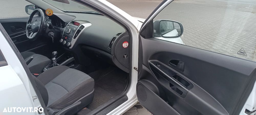 Kia Ceed 1.6 CRDi SW Spirit - 12