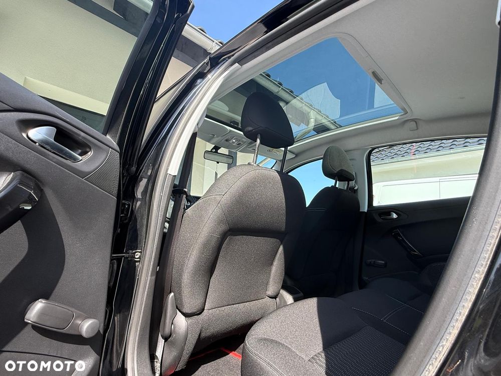 Peugeot 208 1.2 VTi Allure - 16