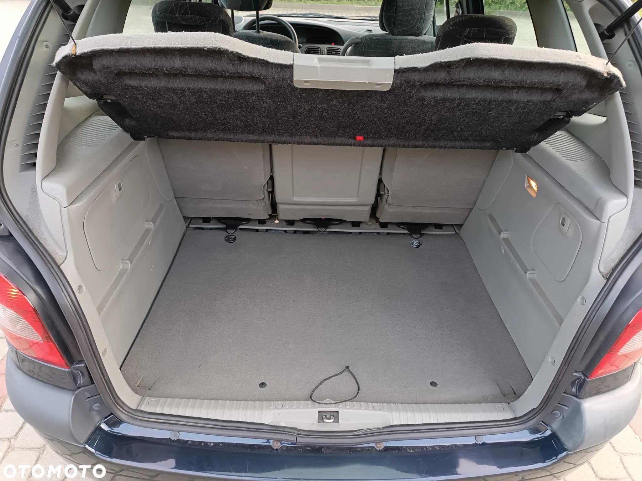 Renault Scenic 1.6 16V Confort Privilege - 18