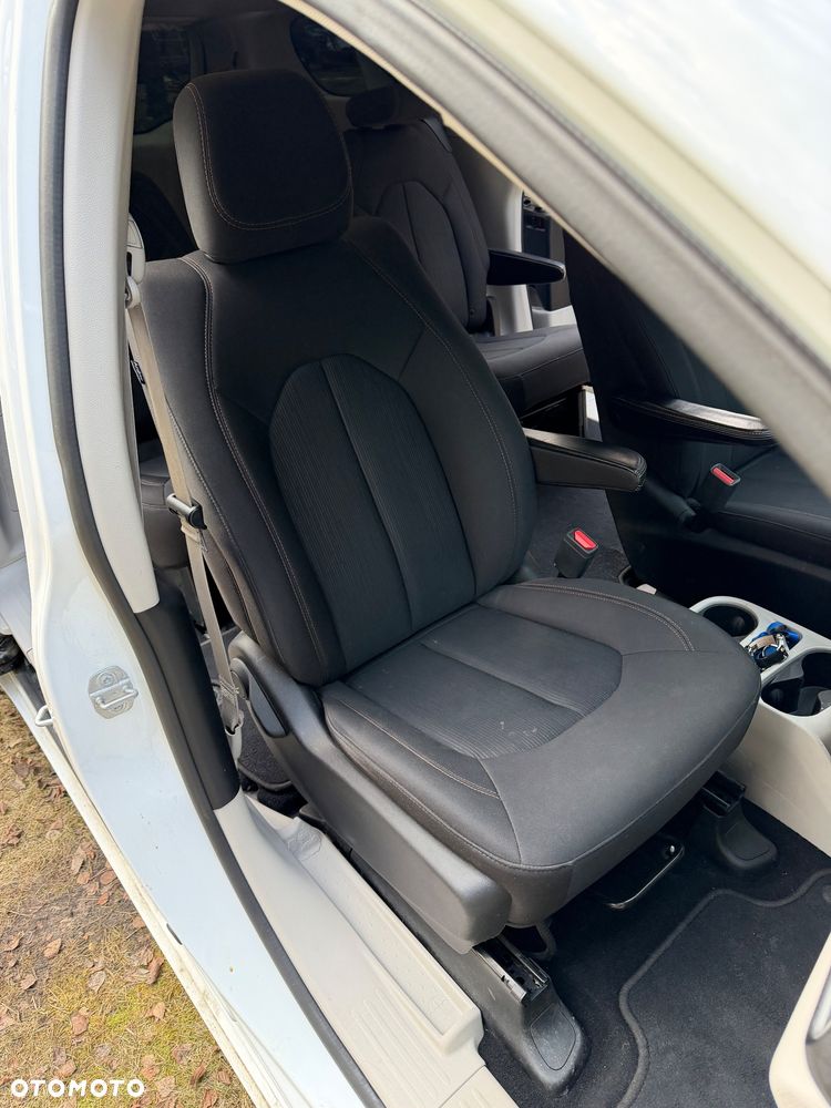Chrysler Pacifica - 17