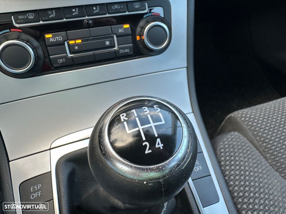 VW Passat 1.6 TDI Confortline - 34