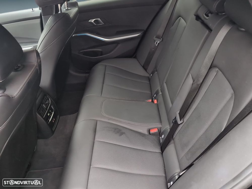 BMW 330 e Pack Desportivo M Auto - 14