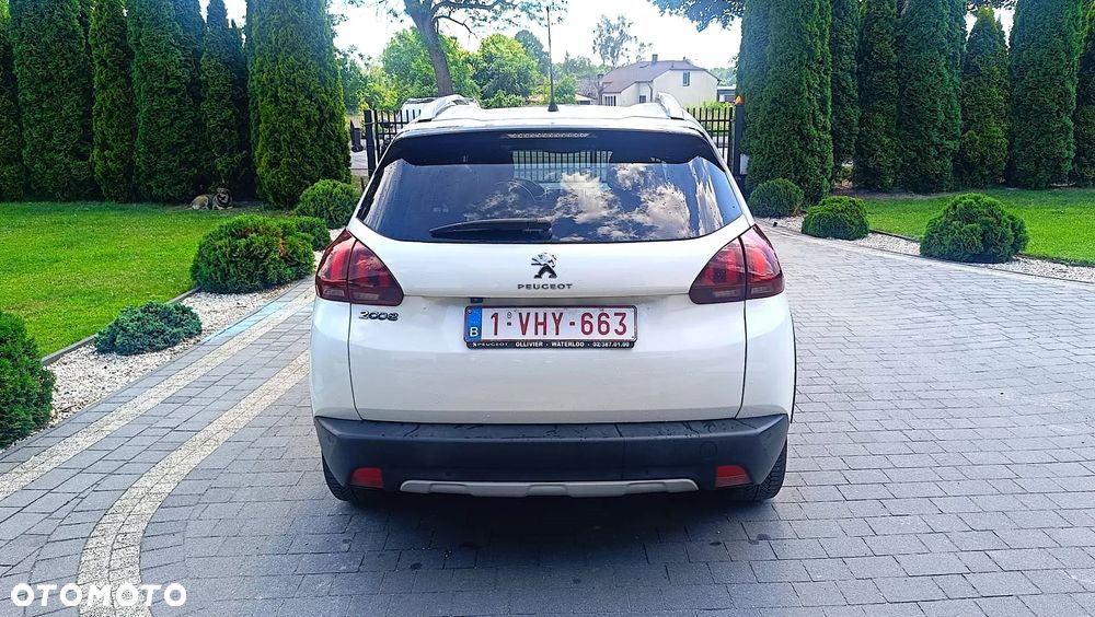 Peugeot 2008 1.2 Pure Tech GPF Signature S&S - 12