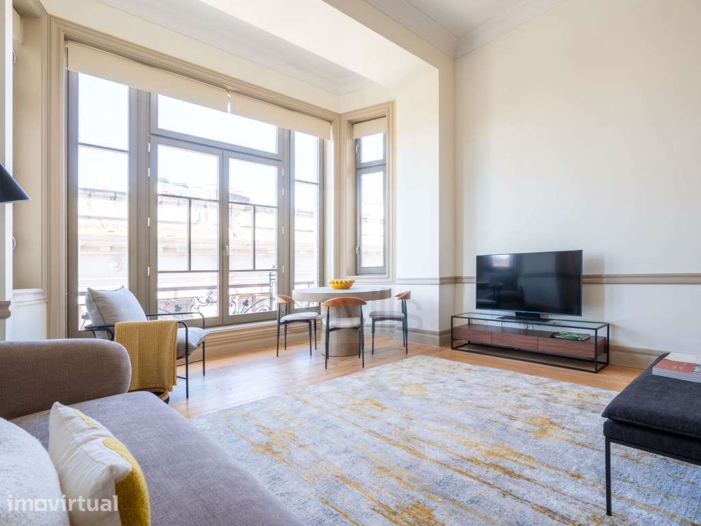 Apartamento T0 mobilado e decorado na Avenida dos Aliados - Grande imagem: 3/28
