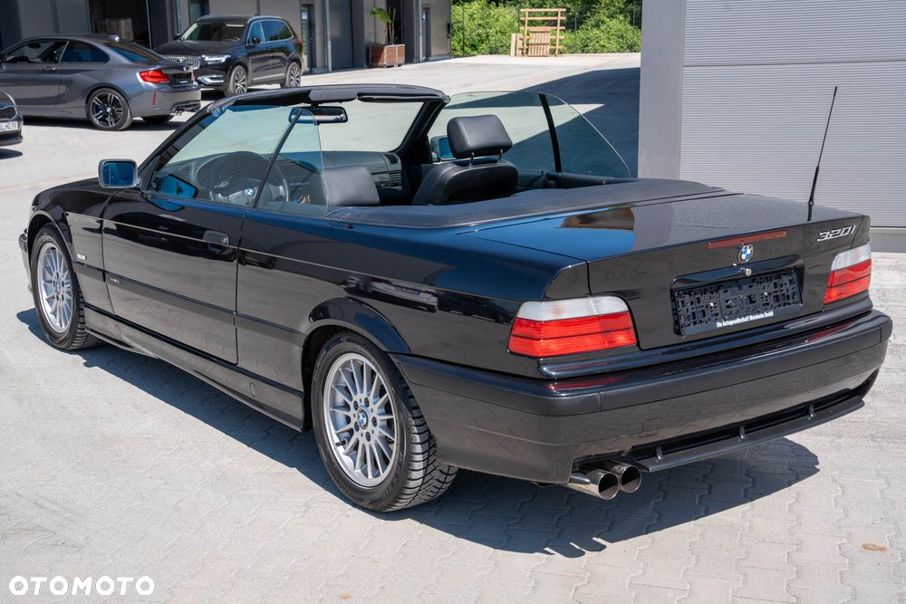 BMW Seria 3 320i - 9