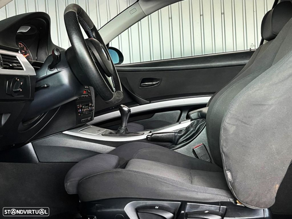 BMW 320 i Coupe - 23