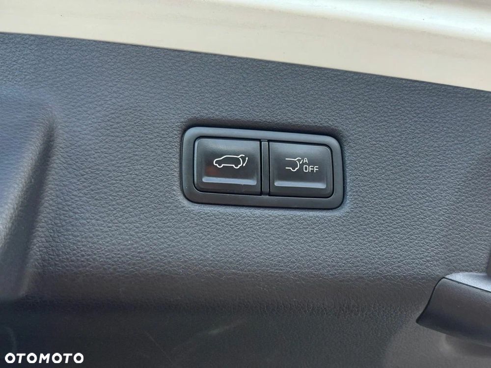 Kia Carnival - 36