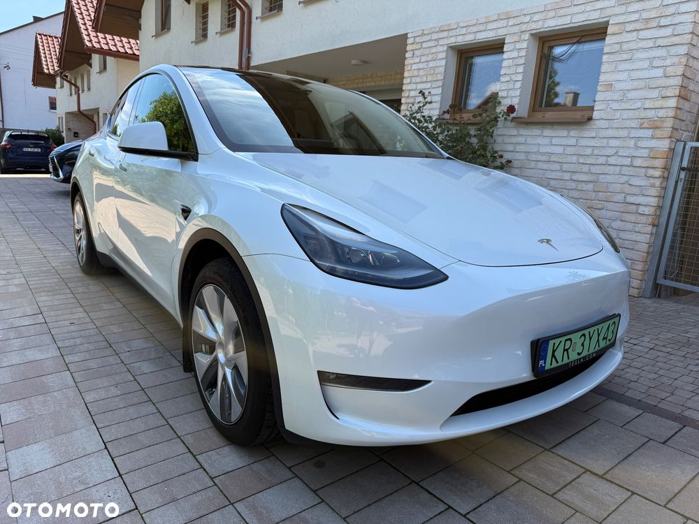 Tesla Model Y Long Range AWD - 2