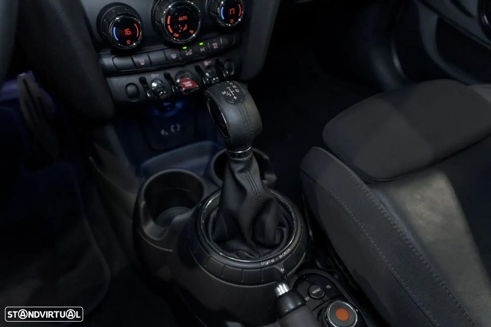 MINI 5 Portas Cooper D Auto - 19
