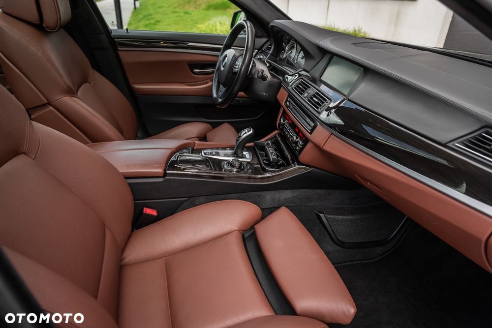 BMW Seria 5 M550d xDrive - 39